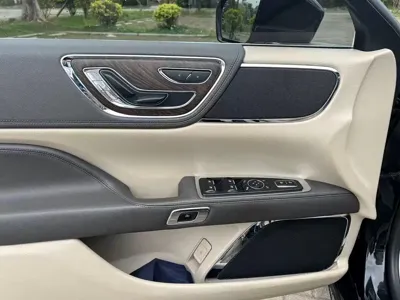 Lincoln Continental 2018, 97000 км, за 11184.98 USD - фото 6