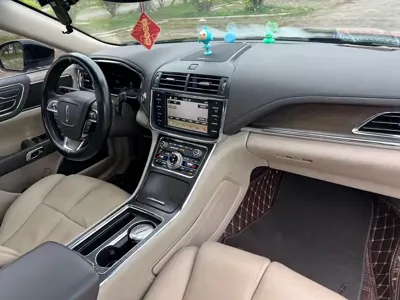 Lincoln Continental 2018, 97000 км, за 11184.98 USD - фото 9