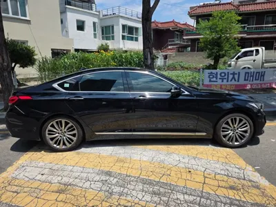 Hyundai Genesis 2015, 207000 км, за 5054.48 USD