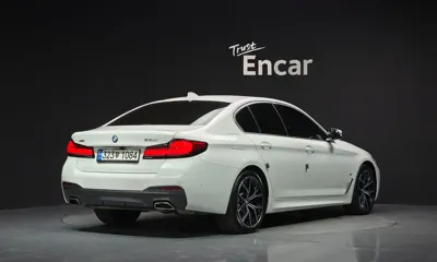 BMW 5-Series 2022, 82914 км, за 28817.12 USD