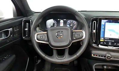 Volvo XC40 2020, 37420 км, за 17451.32 USD - фото 12