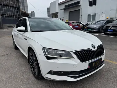 Skoda Superb 2018, 50000 км, за 8531.13 USD