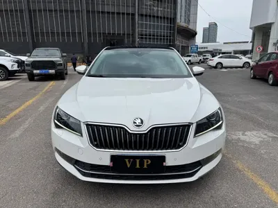 Skoda Superb 2018, 50000 км, за 8531.13 USD