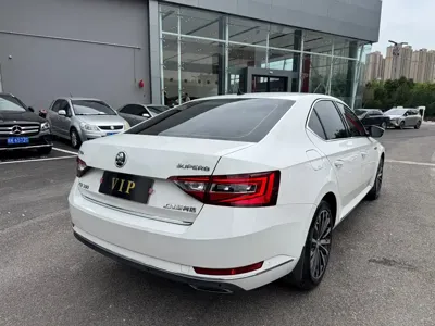 Skoda Superb 2018, 50000 км, за 8531.13 USD