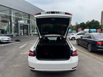 Skoda Superb 2018, 50000 км, за 8531.13 USD - фото 7