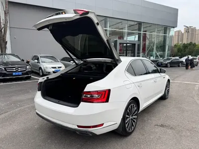 Skoda Superb 2018, 50000 км, за 8531.13 USD - фото 9