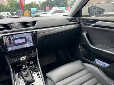 Skoda Superb 2018, 50000 км, за 8531.13 USD - фото 17
