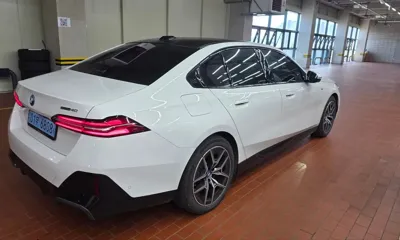 BMW i5 2025, 35000 км, за 42995.93 USD