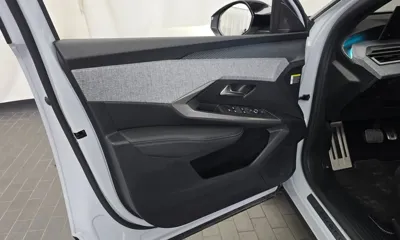 Peugeot 3008 2025, 7065 км, за 27569.91 USD - фото 24