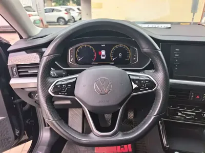 Volkswagen Passat 2023, 55500 км, за 16627.11 USD