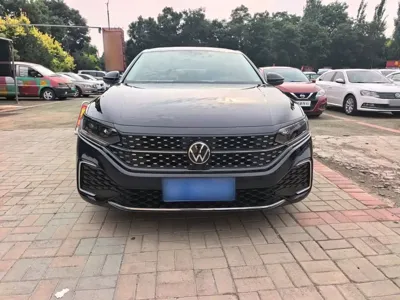 Volkswagen Passat 2023, 55500 км, за 16627.11 USD - фото 7