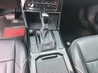 Volkswagen Passat 2023, 55500 км, за 16627.11 USD - фото 9