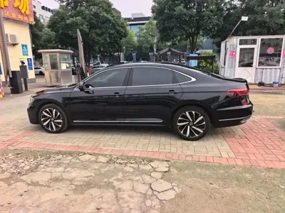 Volkswagen Passat 2023, 55500 км, за 16627.11 USD - фото 12