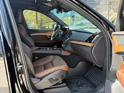 Volvo XC90 2023, 90000 км, за 40283.65 USD