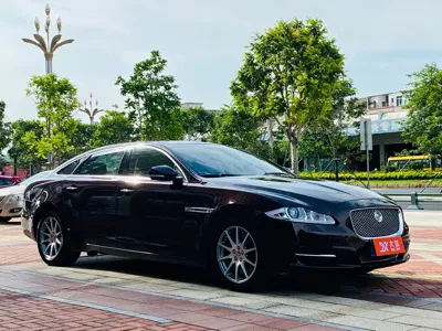 Jaguar XJ 2015, 120000 км, за 9608.41 USD