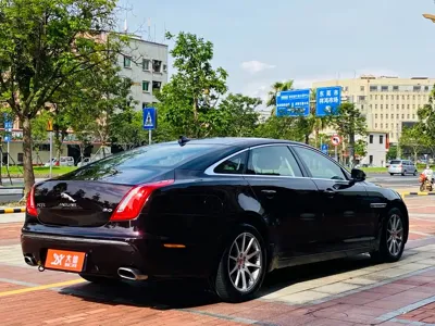 Jaguar XJ 2015, 120000 км, за 9608.41 USD