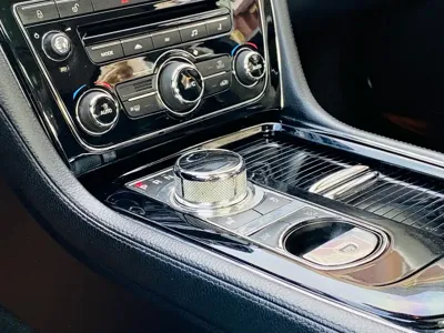 Jaguar XJ 2015, 120000 км, за 9608.41 USD - фото 20