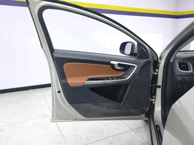 Volvo S60 2019, 69200 км, за 9240.55 USD - фото 7