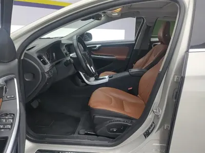 Volvo S60 2019, 69200 км, за 9240.55 USD - фото 9
