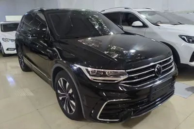 Volkswagen Tiguan L 2023, 18300 км, за 21139 USD