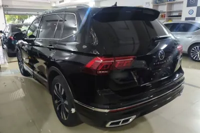 Volkswagen Tiguan L 2023, 18300 км, за 21139 USD