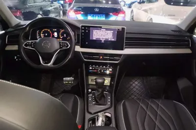 Volkswagen Tiguan L 2023, 18300 км, за 21139 USD - фото 12