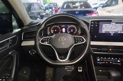 Volkswagen Tiguan L 2023, 18300 км, за 21139 USD - фото 13