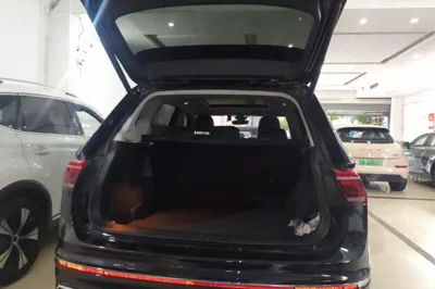 Volkswagen Tiguan L 2023, 18300 км, за 21139 USD - фото 22