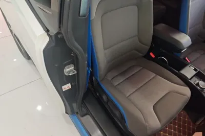 BMW i3 2019, 65400 км, за 13949 USD - фото 19