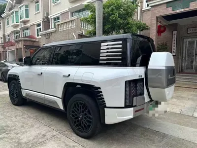 Yangwang Yangwang U8 2025, 23000 км, за 102499.48 USD