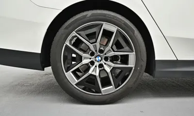 BMW 5-Series 2025, 9951 км, за 33805.96 USD
