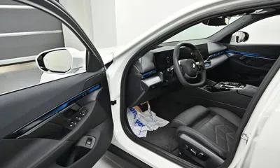 BMW 5-Series 2025, 9951 км, за 33550.51 USD - фото 11