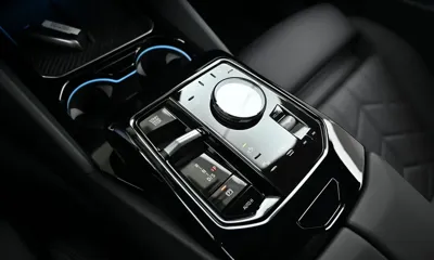 BMW 5-Series 2025, 9951 км, за 33550.51 USD - фото 20