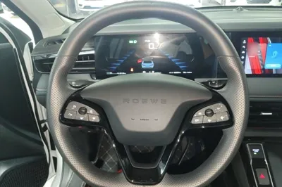 Roewe i5 2024, 12000 км, за 8711 USD