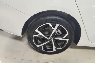 Roewe i5 2024, 12000 км, за 8711 USD - фото 33