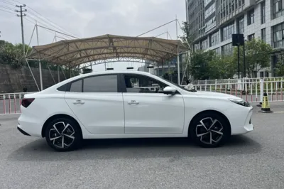 Roewe i5 2024, 12000 км, за 8711 USD - фото 36