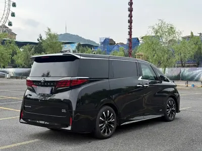 Toyota Alphard 2023, 100000 км, за 110212.22 USD