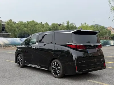 Toyota Alphard 2023, 100000 км, за 110212.22 USD