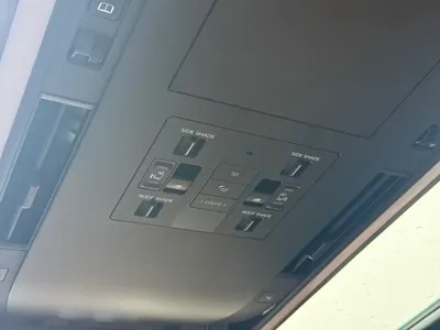 Toyota Alphard 2023, 100000 км, за 110212.22 USD - фото 16