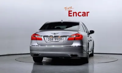 Hyundai Genesis 2013, 124618 км, за 5285.76 USD