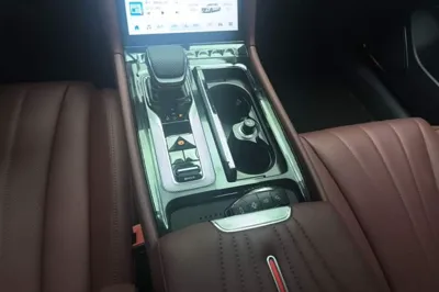 Hongqi H5 2025, 4800 км, за 19915 USD - фото 16