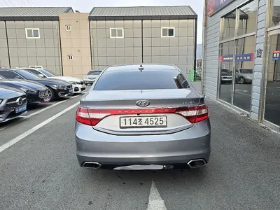 Hyundai Grandeur 2017, 125785 км, за 5534.93 USD