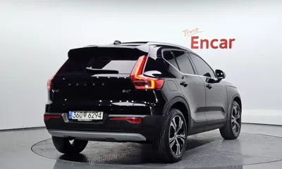 Volvo XC40 2022, 34621 км, за 19491.24 USD