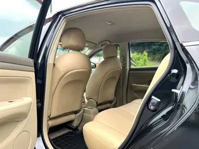 Nissan Sylphy 2013, 110000 км, за 1885.98 USD