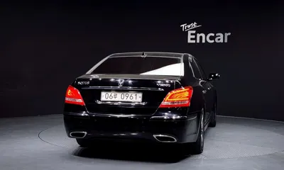 Hyundai Equus 2010, 227236 км, за 1904.89 USD