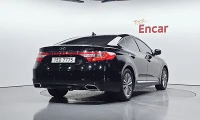 Hyundai Grandeur 2015, 204880 км, за 3027.93 USD
