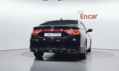 Hyundai Grandeur 2015, 204880 км, за 3027.93 USD