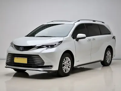 Toyota Sienna · 2022 год