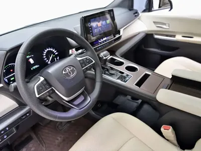 Toyota Sienna 2022, 96400 км, за 28221.94 USD - фото 9