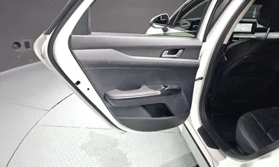 Kia K5 2022, 50307 км, за 14375.74 USD - фото 25
